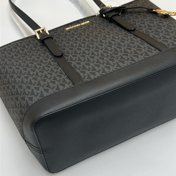 MICHAEL KORS 
Jet Set Travel  Logo Top-Zip Tote Bag BLACK SIGNATURE COLOR - Picture 10 of 14